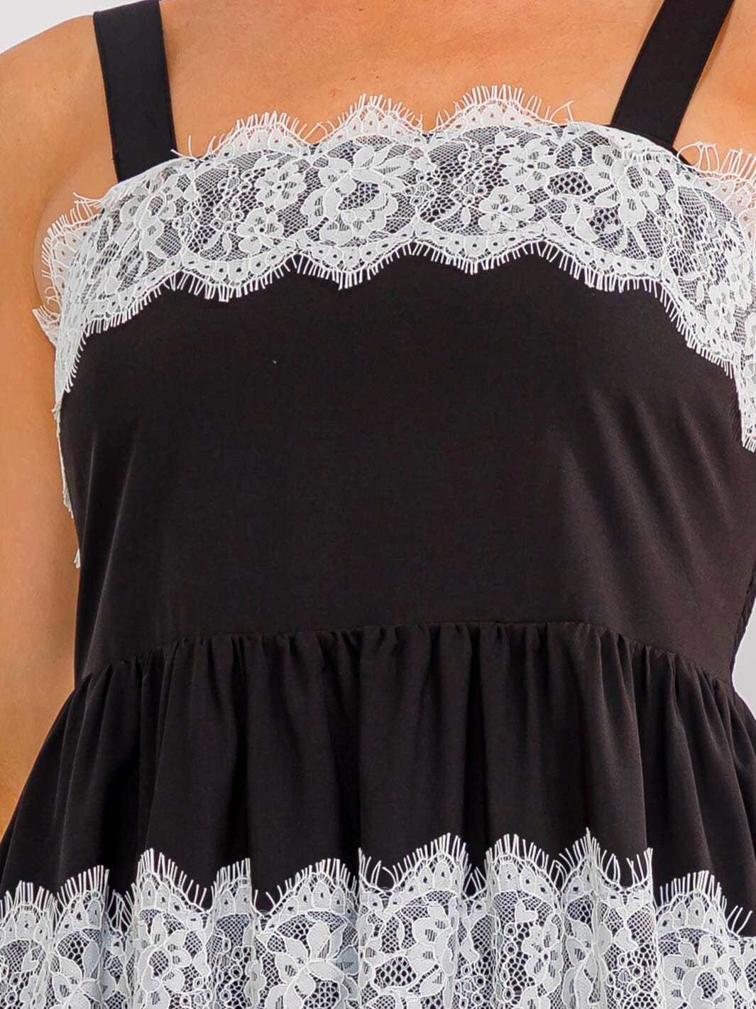 WOMEN'S SLEEVELESS ELASTIC WAIST LACE TIERED SMOCK MAXI DRESS