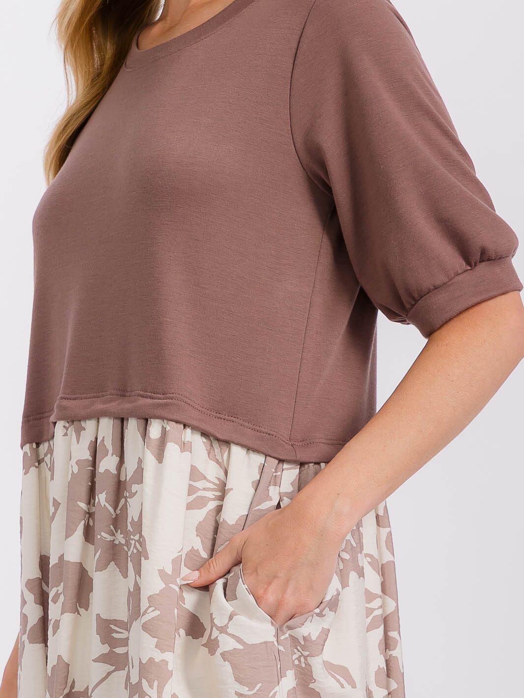 WOMEN'S SHORT SLEEVE CONTRAST FRONT POCKETS COLORBLOCK FLORAL MINI DRESS