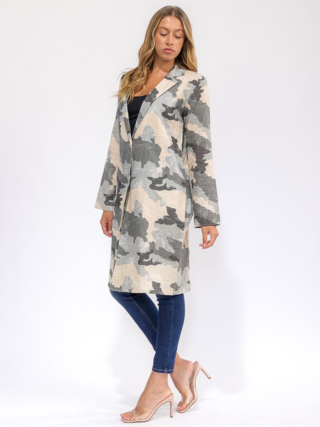 WOMEN'S LONG SLEEVE BUTTON CLOSURE FRONT POCKETS CAMO PRINT COAT