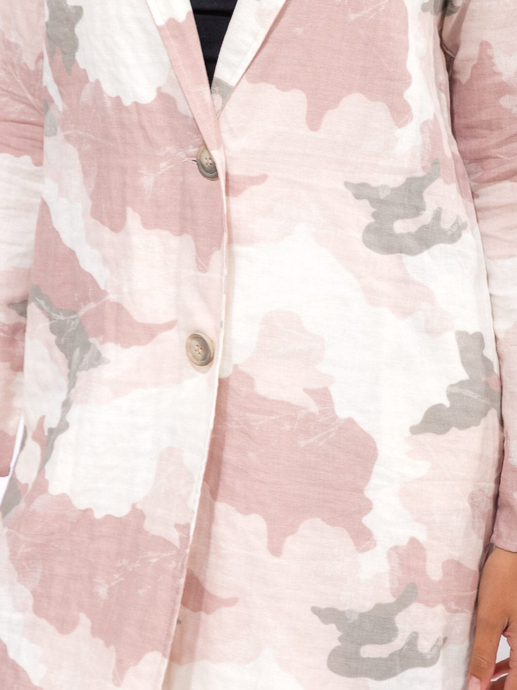 WOMEN'S LONG SLEEVE BUTTON CLOSURE FRONT POCKETS CAMO PRINT COAT