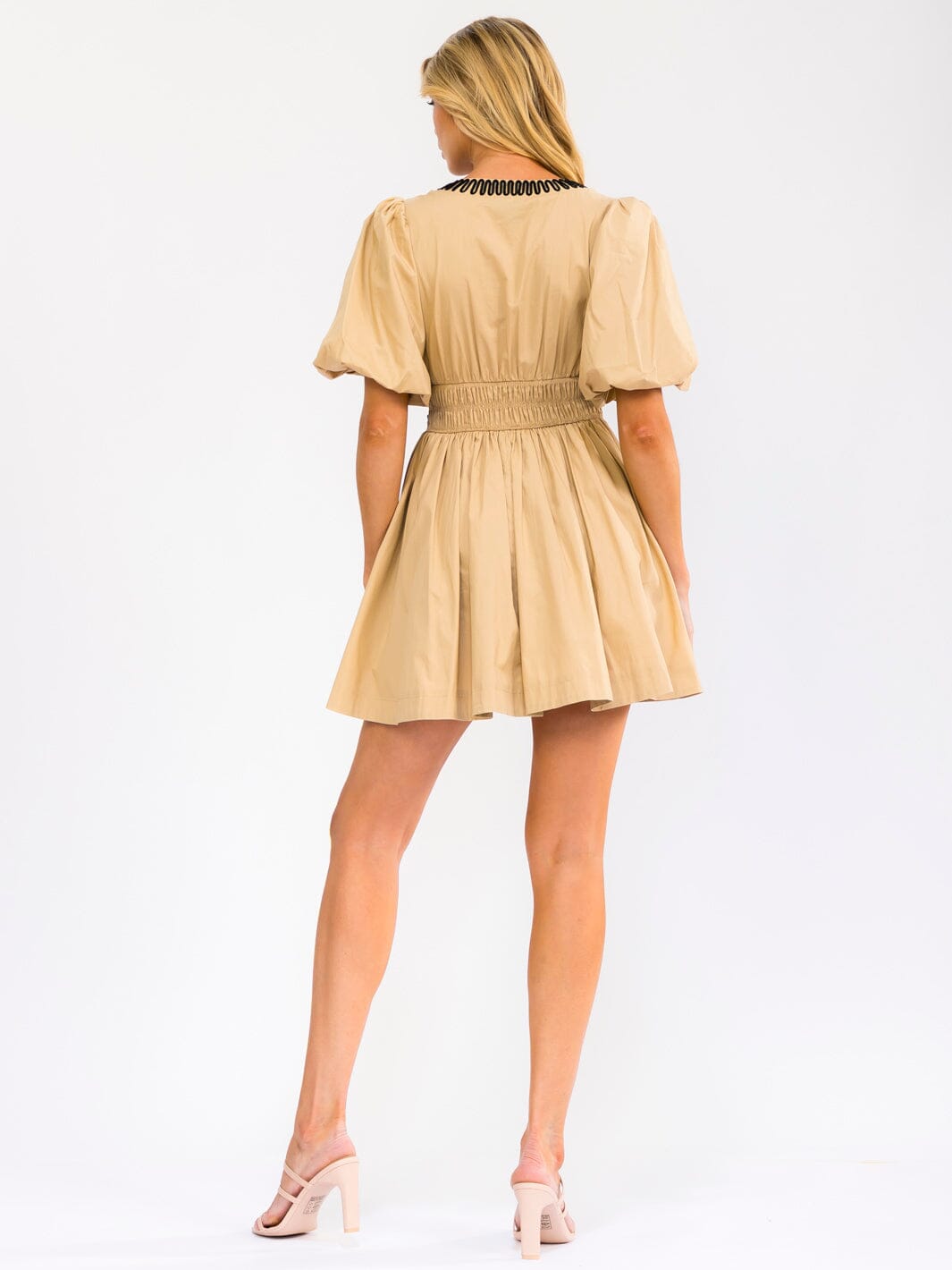 WOMEN'S SHORT PUFF SLEEVE V-NECK FRONT POCKETS FIT & FLARE MINI DRESS