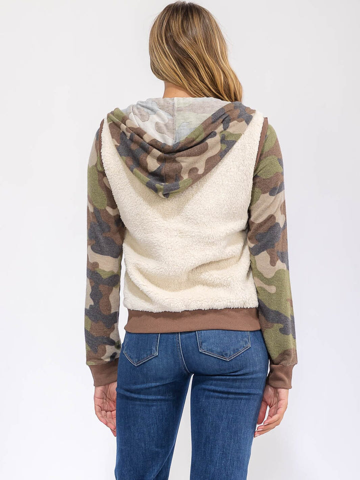 WOMEN'S LONG SLEEVE ZIPPER CLOSURE SHERPA CAMO HOODED JACKET