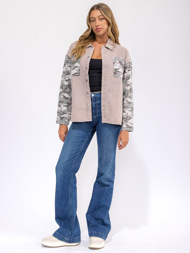 WOMEN'S LONG SLEEVE BUTTON CLOSURE FRONT POCKETS DENIM CAMO SHACKET