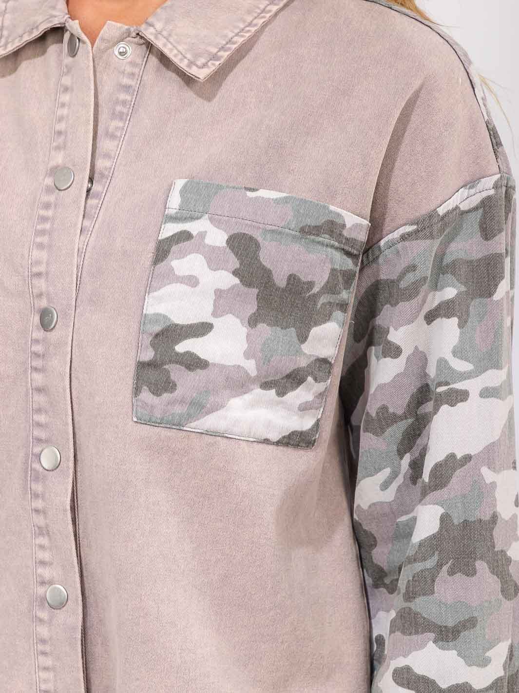 WOMEN'S LONG SLEEVE BUTTON CLOSURE FRONT POCKETS DENIM CAMO SHACKET
