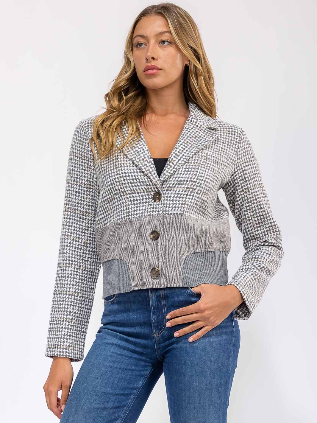 WOMEN'S LONG SLEEVE BUTTON CLOSURE CONTRAST BLAZER