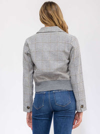 WOMEN'S LONG SLEEVE BUTTON CLOSURE CONTRAST BLAZER