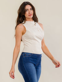 WOMEN'S SLEEVELESS MOCK NECK BUCKLE DETAILED BLOUSE