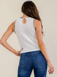WOMEN'S SLEEVELESS MOCK NECK CHAIN TRIM KNIT BLOUSE