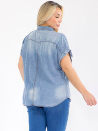 PLUS SIZE SHORT SLEEVE FRONT POCKET BUTTON UP WASHED CHAMBRAY BLOUSE