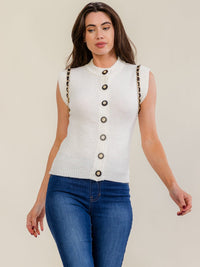 WOMEN'S SLEEVELESS BUTTON UP CHAIN DETAILED KNIT BLOUSE