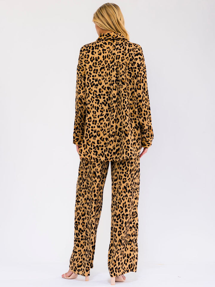 WOMEN'S ELASTIC WAIST BUTTON CLOSURE POCKETS WID LEG ANIMAL PRINT PANTS
