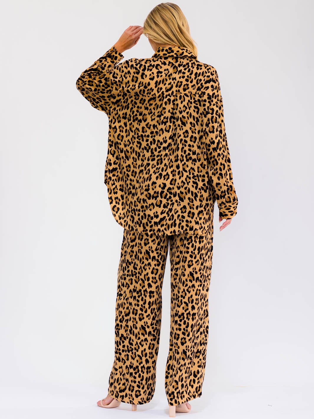 WOMEN'S LONG SLEEVE BUTTON UP HIGH-LOW ANIMAL PRINT SHIRT