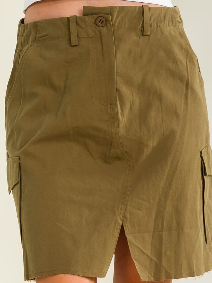 WOMEN'S BUTTON CLOSURE FRONT SLIT CARGO POCKETS MINI SKIRT