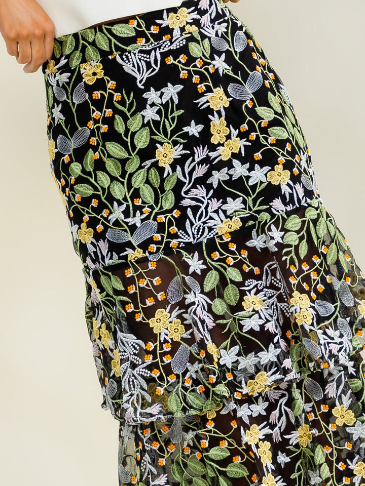 BEULAH WOMEN'S ZIPPER CLOSURE FLORAL EMBROIDERY RUFFLE TIERED MAXI SKIRT