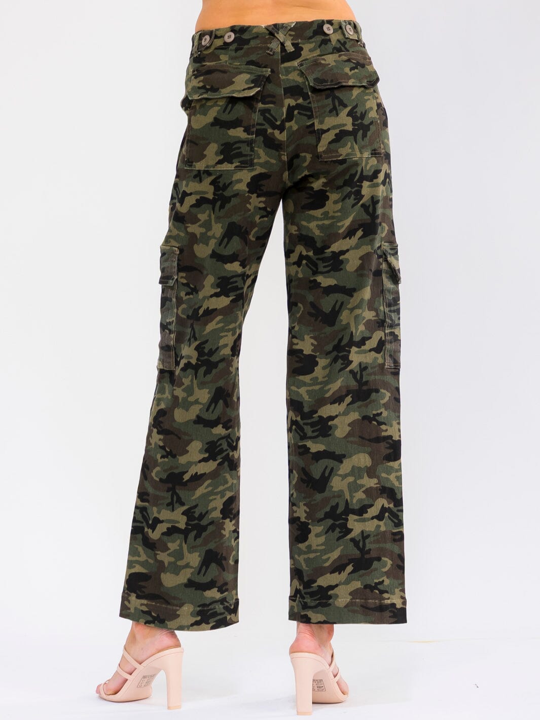 WOMEN'S BUTTON CLOSURE CARGO POCKETS STRAIGHT LEG CAMO PRINT PANTS