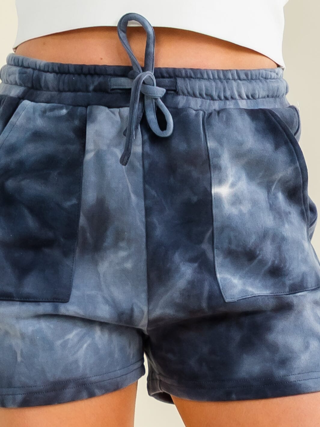 WOMEN'S ELASTIC WAIST SELF TIE POCKETS TIE DYE MINI SHORTS