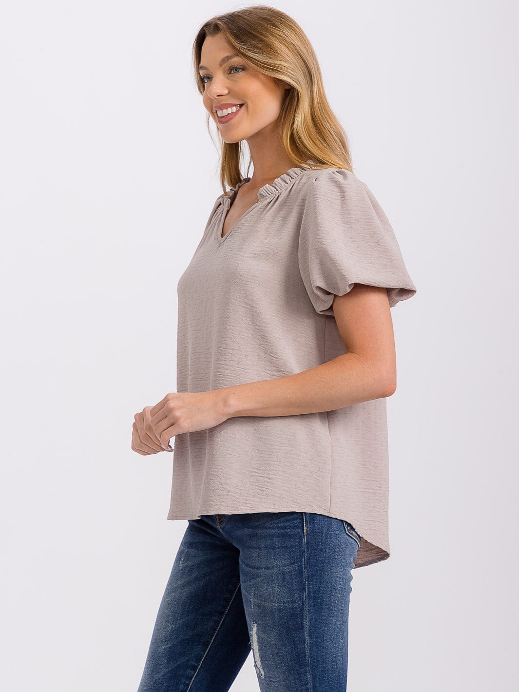WOMEN'S SHORT PUFF SLEEVE V-NECK DETAILED BLOUSE