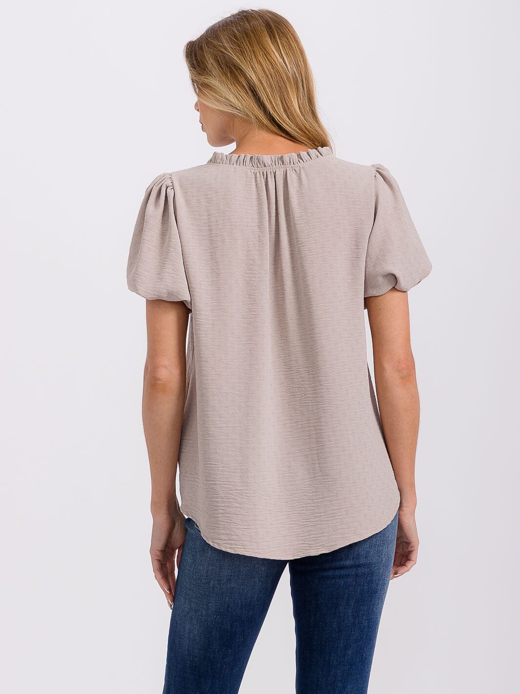 WOMEN'S SHORT PUFF SLEEVE V-NECK DETAILED BLOUSE