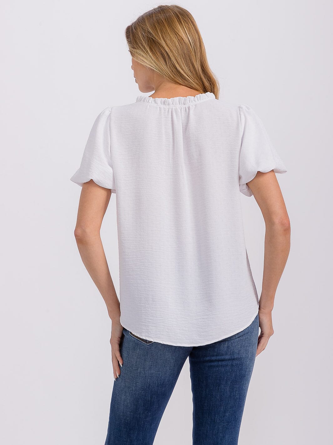 WOMEN'S SHORT PUFF SLEEVE V-NECK DETAILED BLOUSE