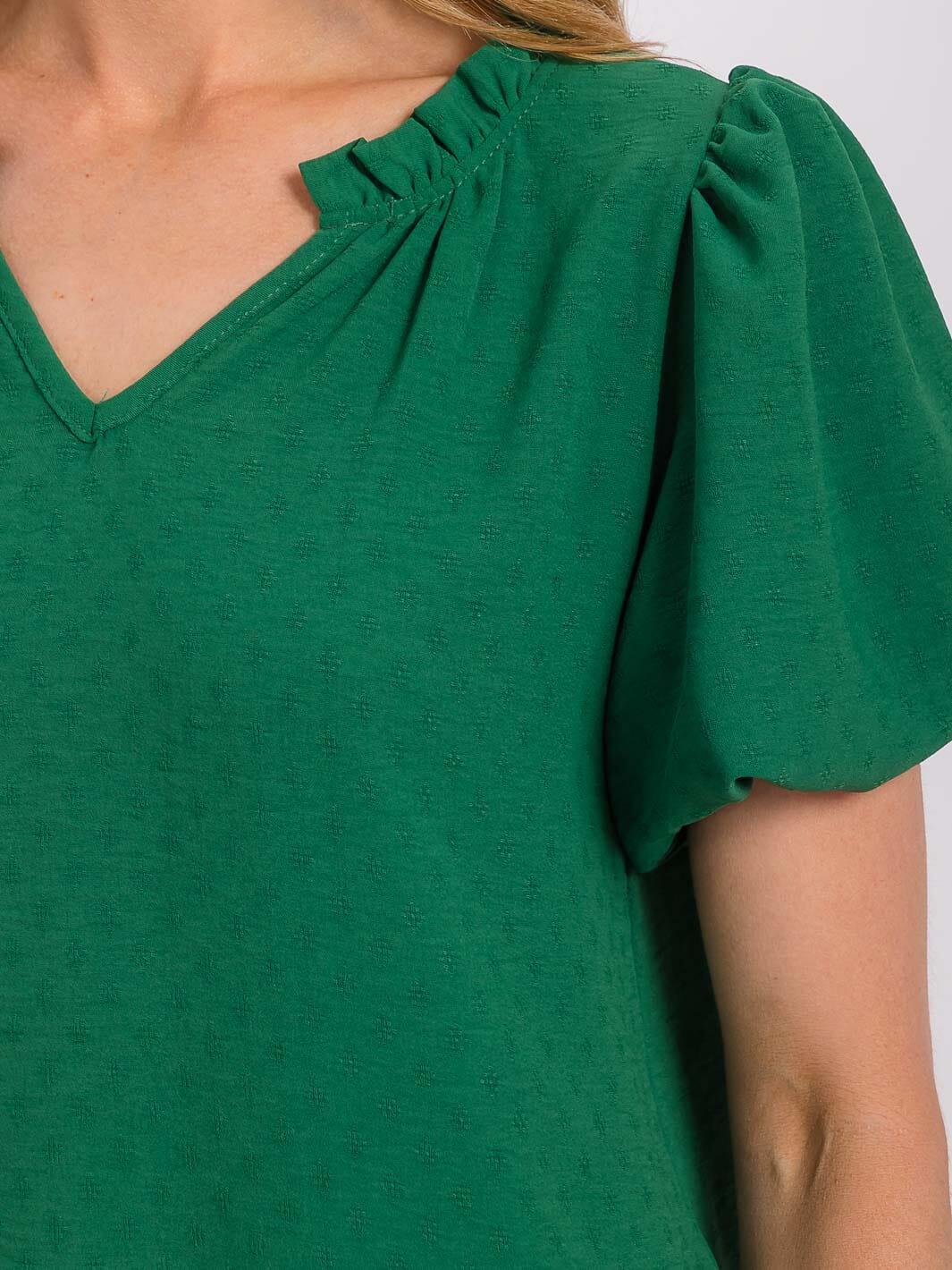 WOMEN'S SHORT PUFF SLEEVE V-NECK DETAILED BLOUSE