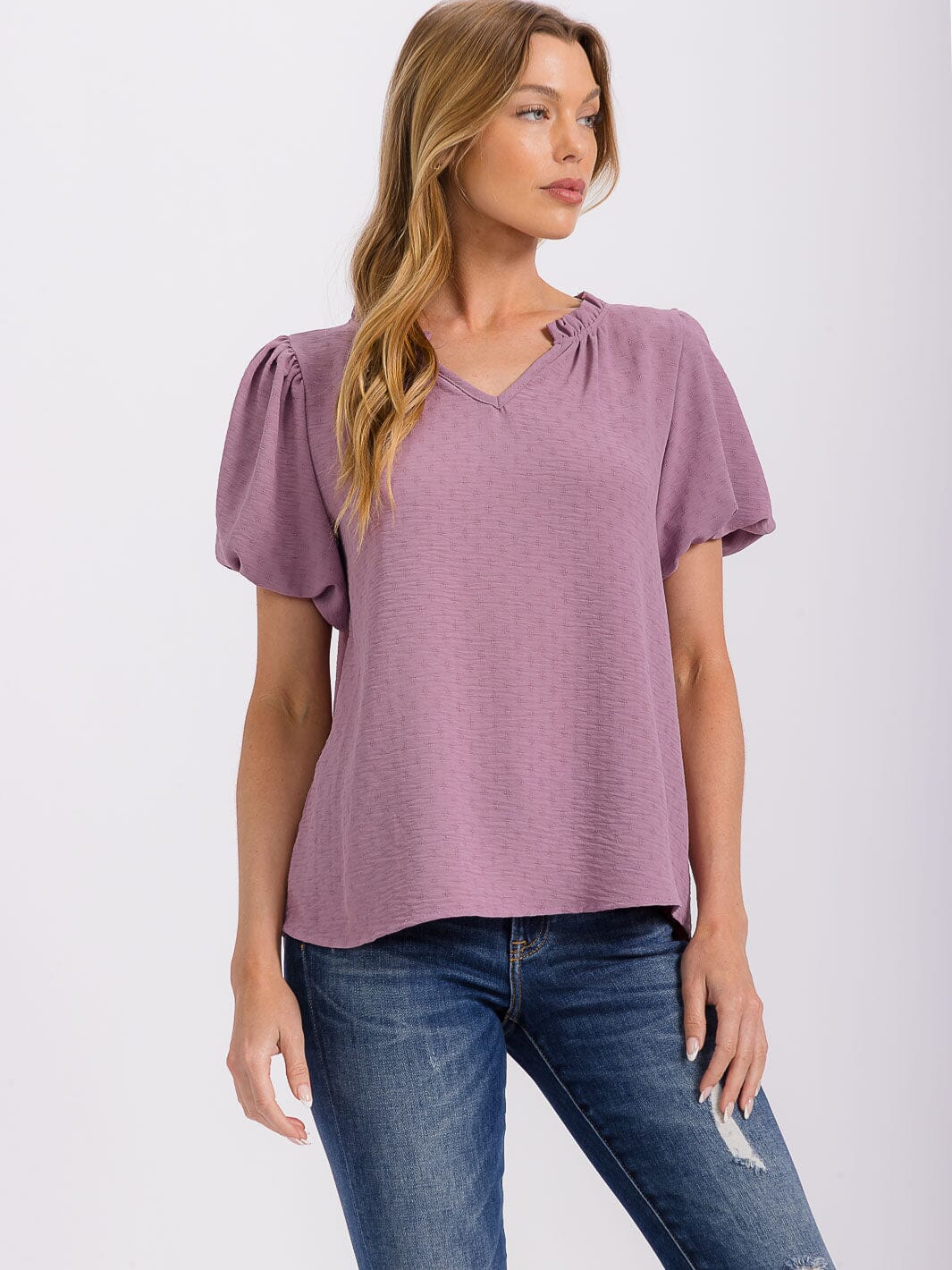 WOMEN'S SHORT PUFF SLEEVE V-NECK DETAILED BLOUSE