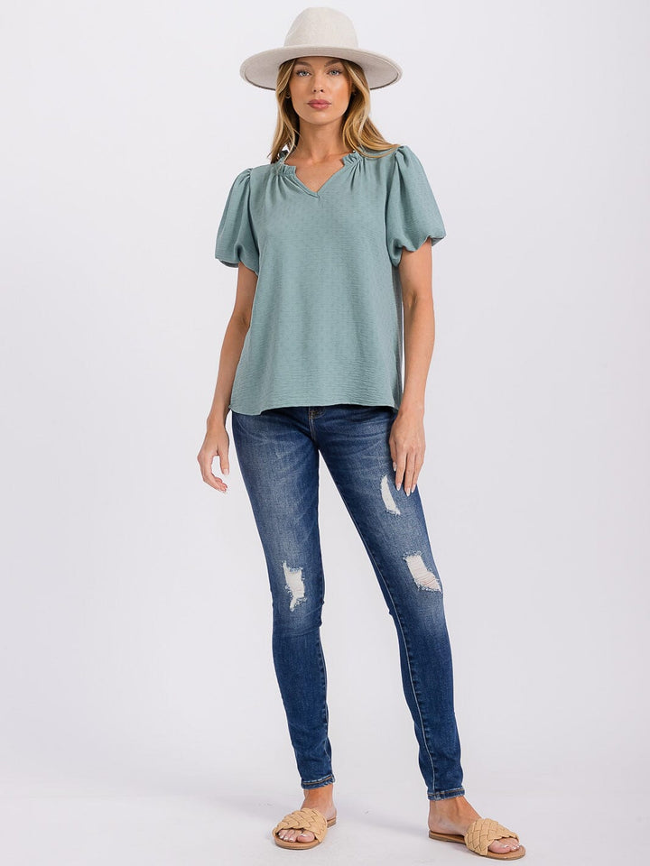 WOMEN'S SHORT PUFF SLEEVE V-NECK DETAILED BLOUSE