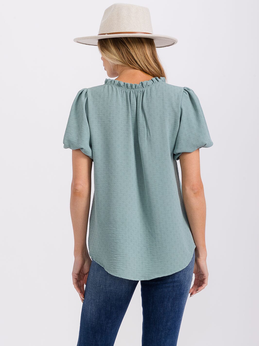 WOMEN'S SHORT PUFF SLEEVE V-NECK DETAILED BLOUSE