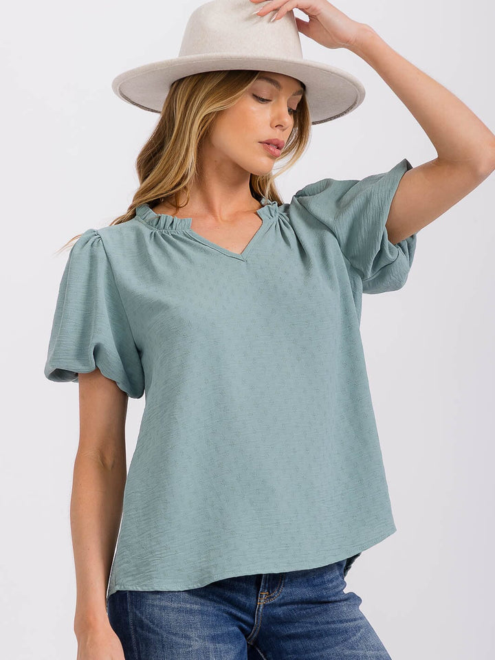 WOMEN'S SHORT PUFF SLEEVE V-NECK DETAILED BLOUSE
