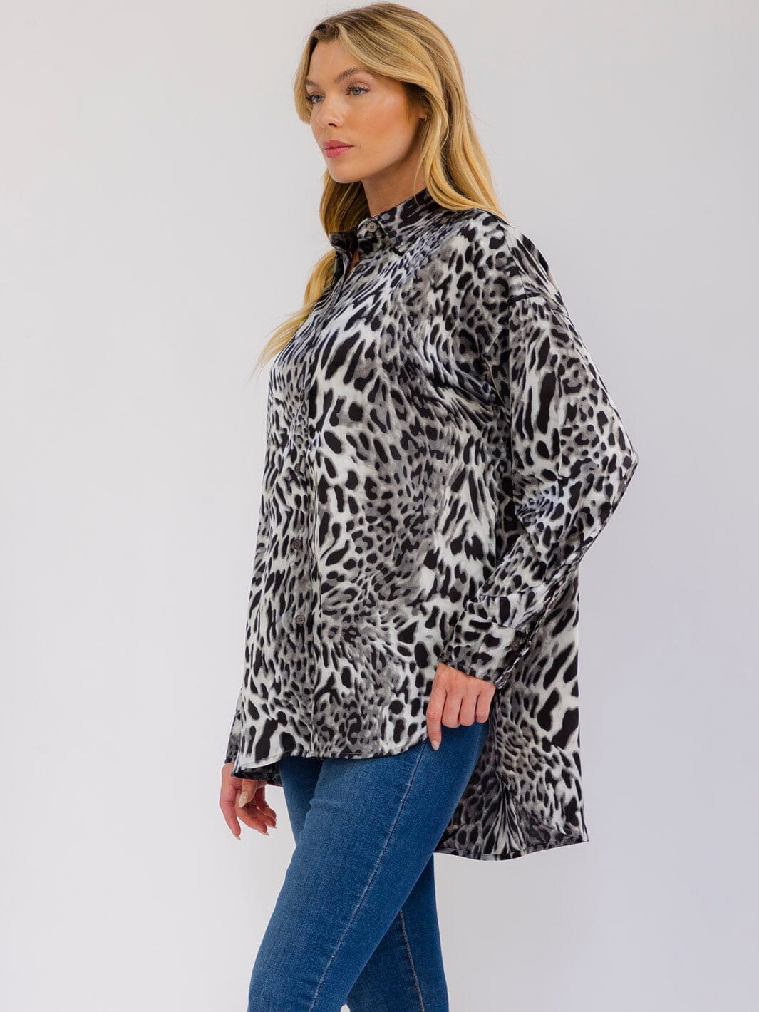 WOMEN'S LONG SLEEVE BUTTON UP HIGH-LOW ANIMAL PRINT SHIRT