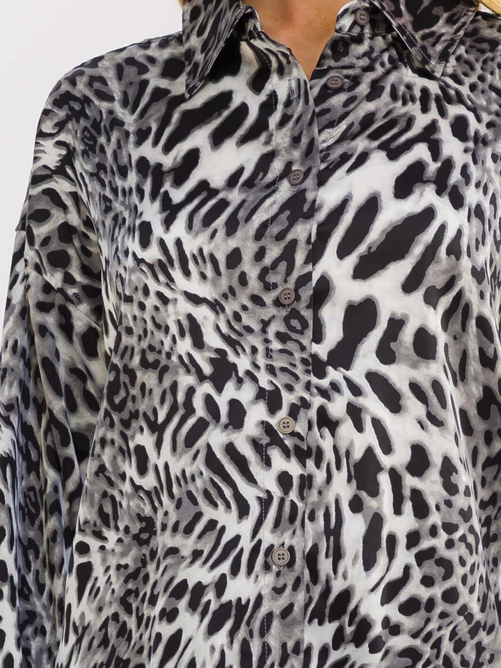 WOMEN'S LONG SLEEVE BUTTON UP HIGH-LOW ANIMAL PRINT SHIRT