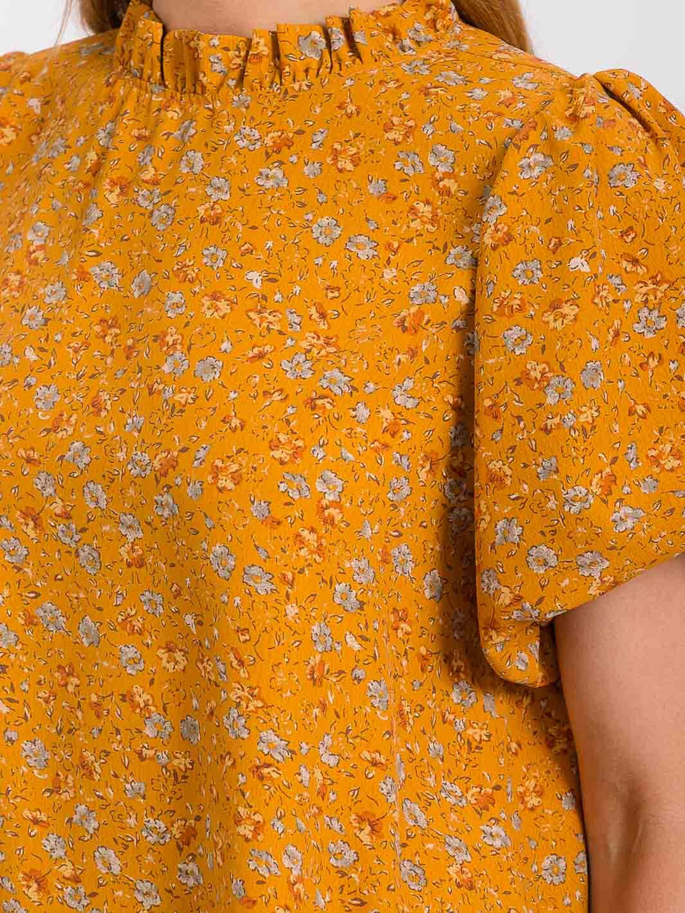 WOMEN'S SHORT PUFF SLEEVE MOCK NECK FLORAL BLOUSE