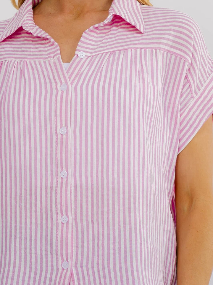 WOMEN'S SHORT SLEEVE BUTTON UP HIGH-LOW STRIPES SHIRT