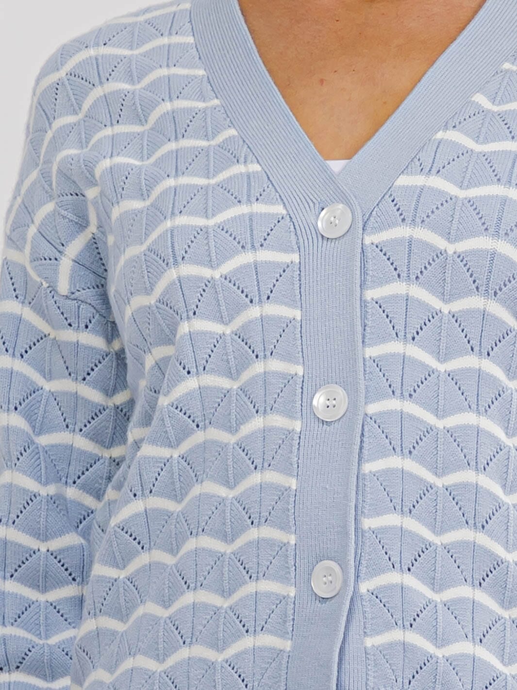 WOMEN'S LONG SLEEVE BUTTON CLOSURE COLORBLOCK KNIT SWEATER