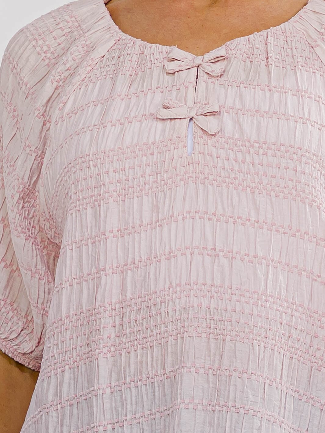WOMEN'S SHORT SLEEVE DETAILED BLOUSE