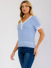 WOMEN'S SHORT SLEEVE V-NECK BUTTON UP COLORBLOCK RIBBED BLOUSE