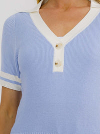 WOMEN'S SHORT SLEEVE V-NECK BUTTON UP COLORBLOCK RIBBED BLOUSE