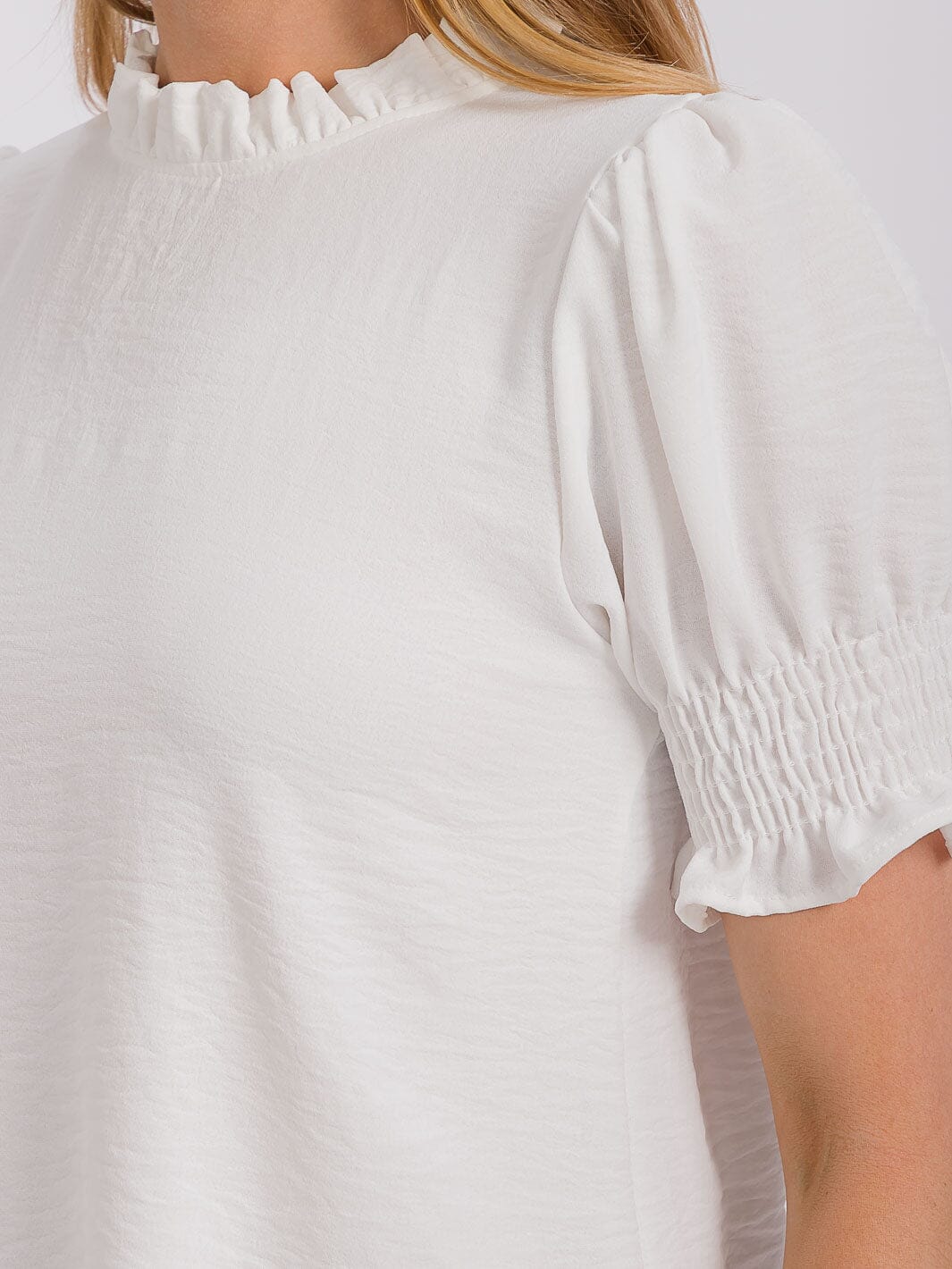 WOMEN'S SHORT PUFF SLEEVE MOCK NECK BLOUSE