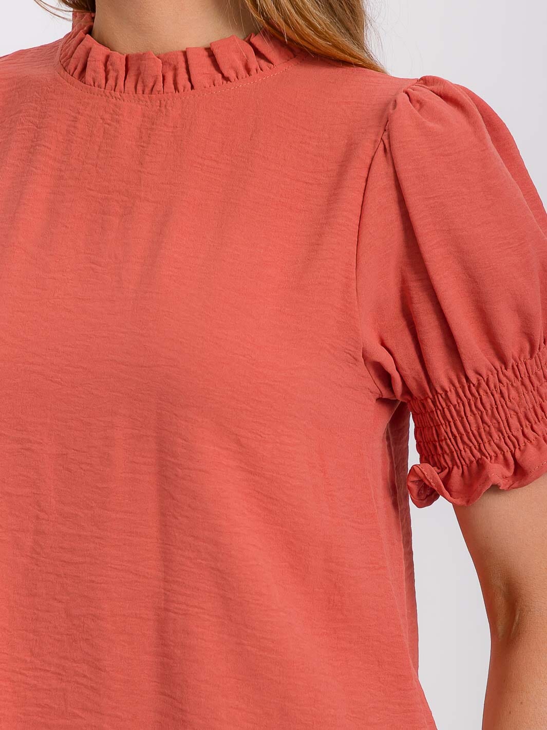 WOMEN'S SHORT PUFF SLEEVE MOCK NECK BLOUSE