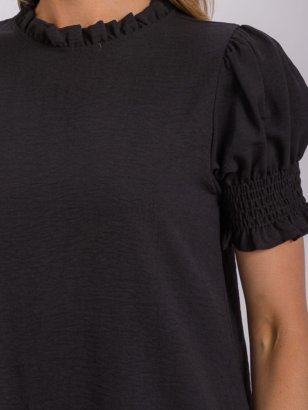 WOMEN'S SHORT PUFF SLEEVE MOCK NECK BLOUSE