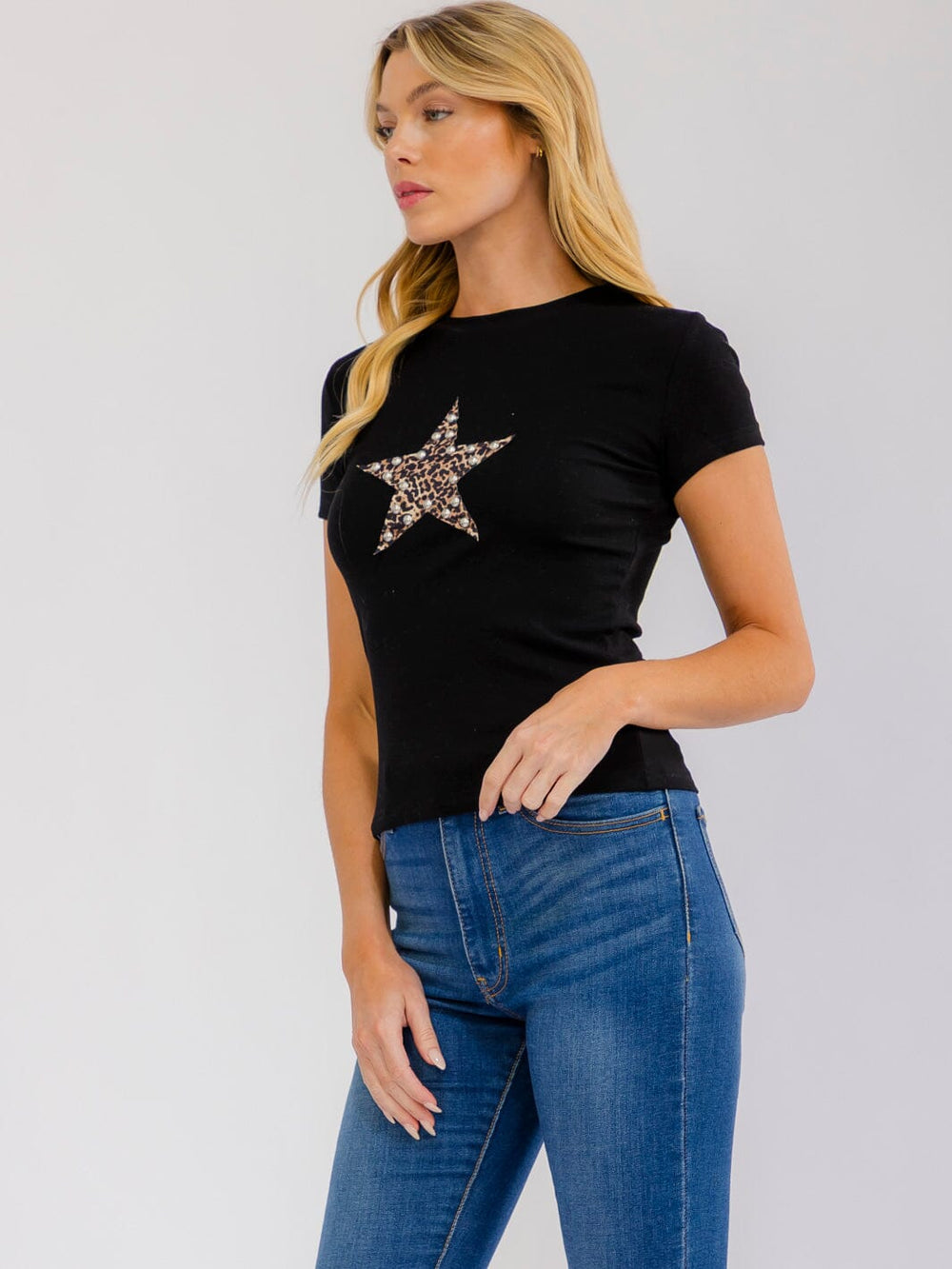 WOMEN'S SHORT SLEEVE STAR DETAILED BASIC TOP