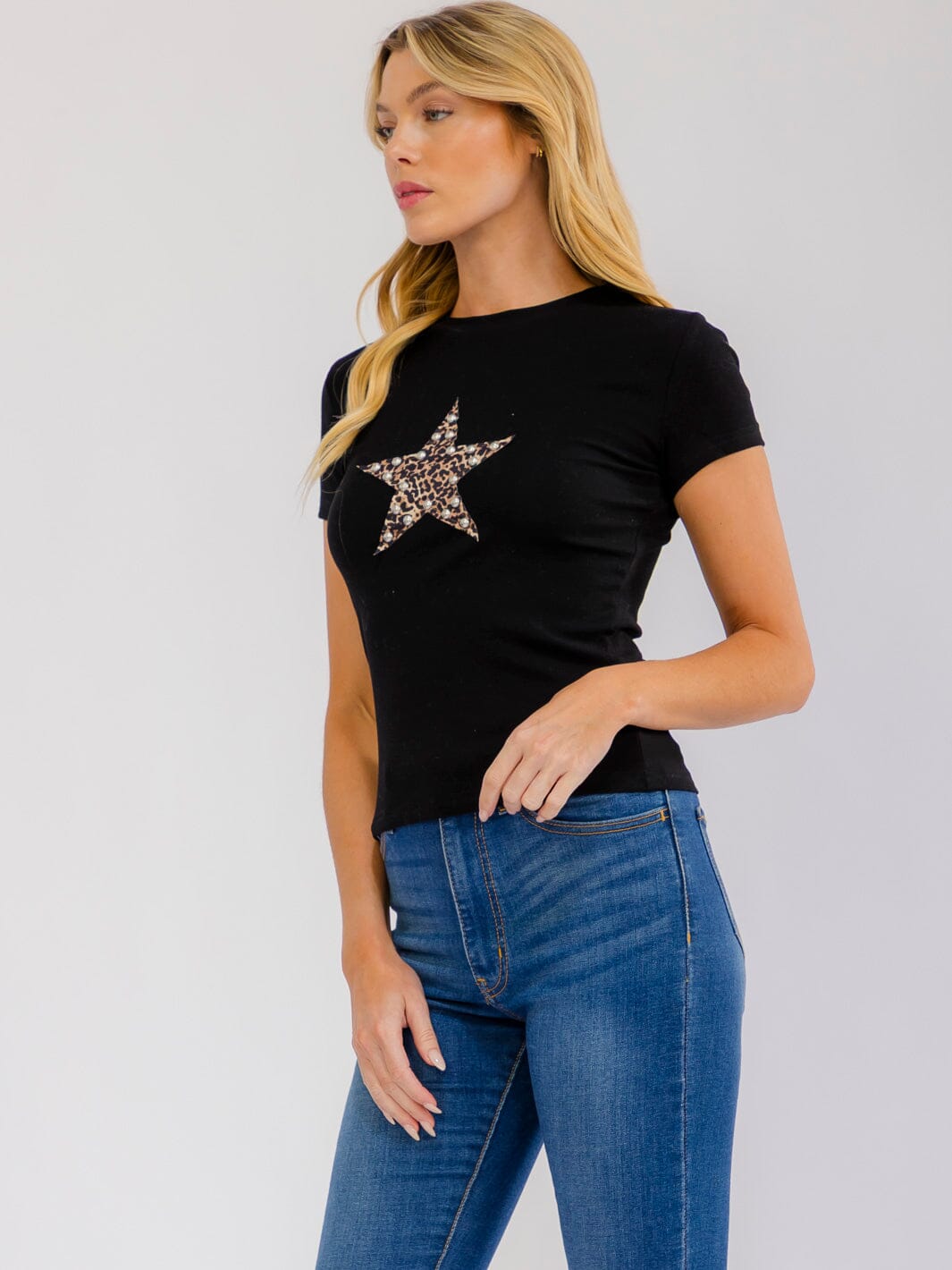 WOMEN'S SHORT SLEEVE STAR DETAILED BASIC TOP
