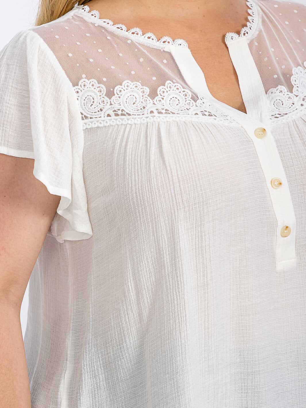 PLUS SIZE SHORT SLEEVE V-NECK HIGH-LOW CROCHET DETAILED BLOUSE