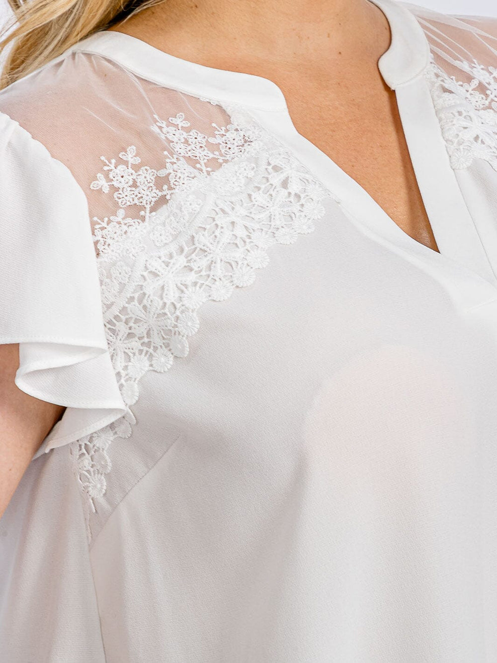 PLUS SIZE SHORT SLEEVE V-NECK CROCHET DETAILED HIGH-LOW BLOUSE