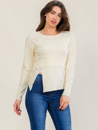 WOMEN'S LONG SLEEVE FRONT SLIT PEARL BOW DETAILED PULLOVER SWEATER