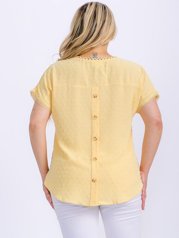 PLUS SIZE SHORT SLEEVE V-NECK SWISS DETAILED HIGH-LOW BLOUSE