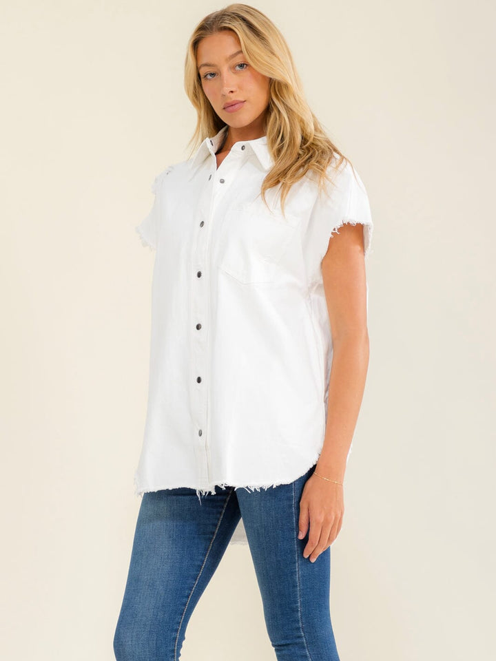 WOMEN'S SHORT SLEEVE BUTTON UP FRONT POCKET HIGH-LOW DISTRESS DENIM SHIRT