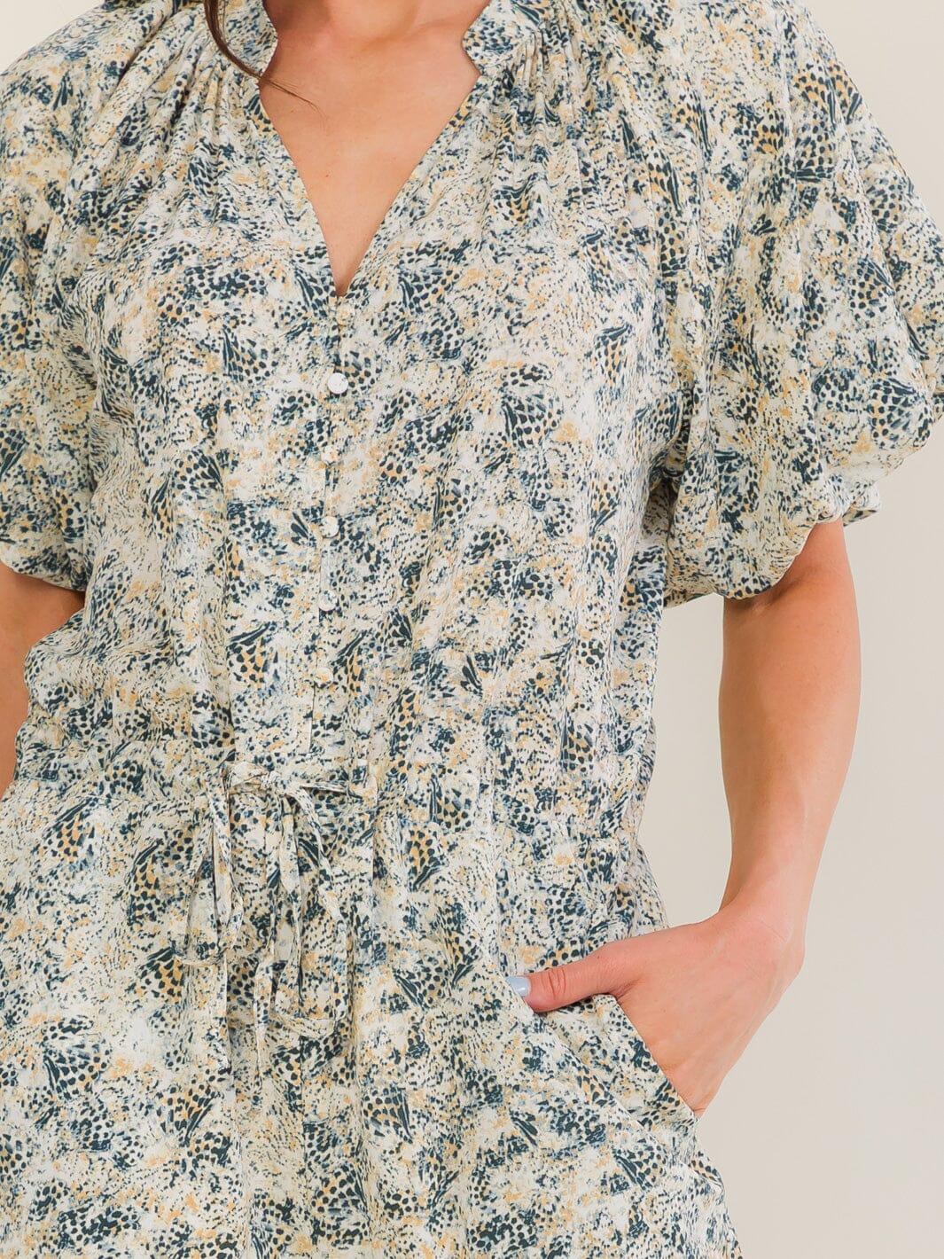 ENTRO WOMEN'S SHORT PUFF SLEEVE V-NECK BUTTON UP FRONT POCKETS WIDE LEG MULTI PRINT JUMPSUIT
