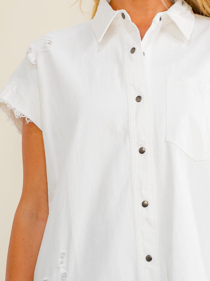 WOMEN'S SHORT SLEEVE BUTTON UP FRONT POCKET HIGH-LOW DISTRESS DENIM SHIRT