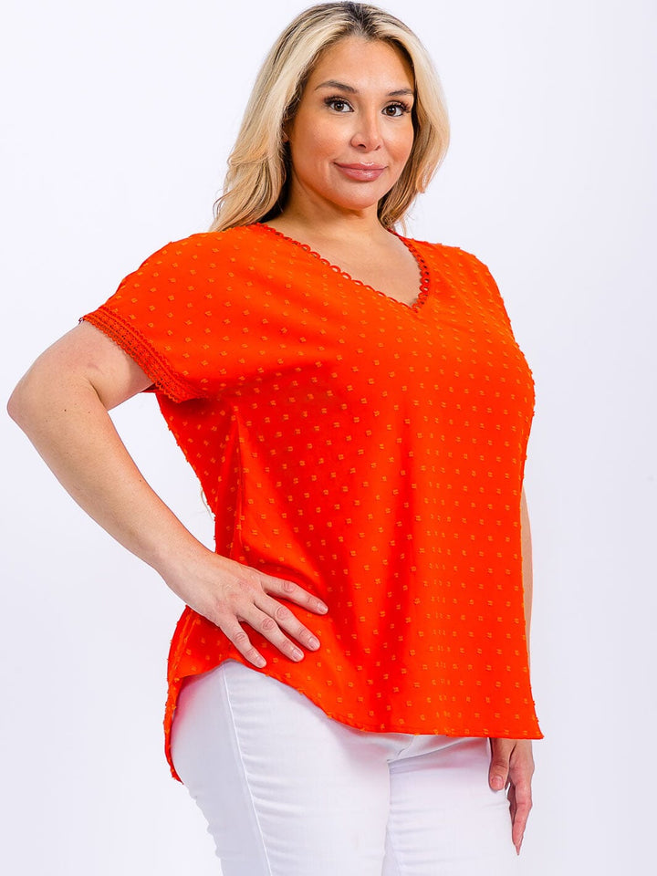 PLUS SIZE SHORT SLEEVE V-NECK SWISS DETAILED HIGH-LOW BLOUSE