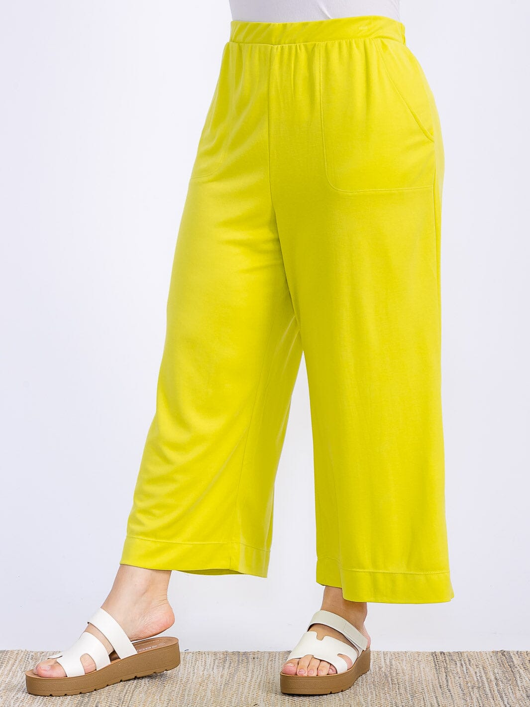 WOMEN'S ELASTIC WAIST FRONT POCKETS WIDE LEG CAPRI PANTS